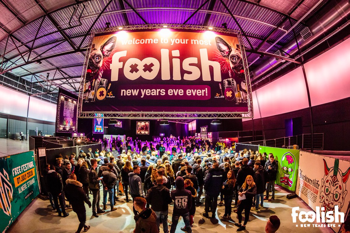 officialb2s's tweet image. #letsgetfoolish! We welcome you to the crazy Freestyle Extravaganza of Foolish New Year's Eve! Grab a cold one and close down the year in style 🥂