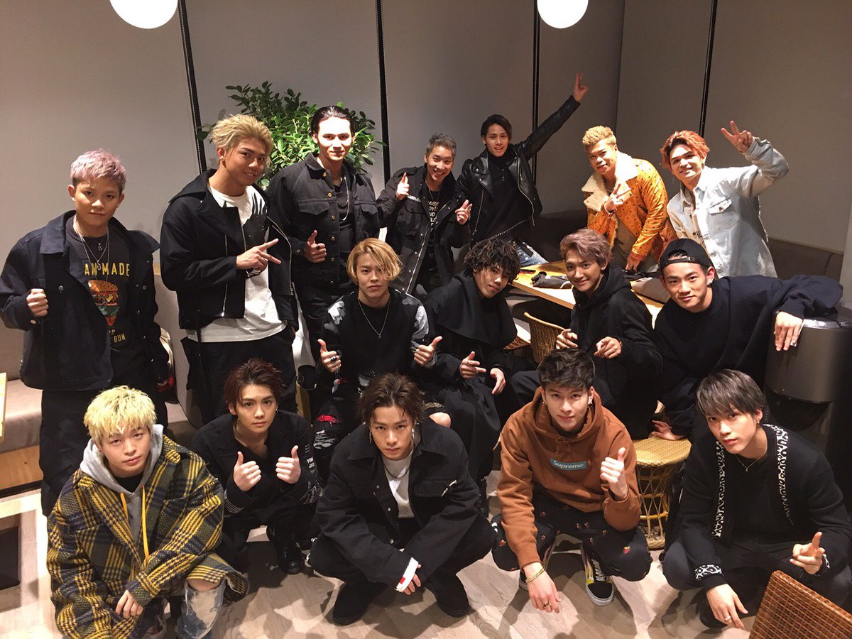 therampagefext's tweet photo. 新年明けましておめでとうございます🌅
先ほど無事にLDH TV大新年会の放送が終了しました！
2018年も皆様にLove,Dream&amp;Happinessを沢山お届けできるように、エンタテインメントに全てを注いで頑張りますので本年も何卒宜しくお願い致します✨
THE RAMPAGE https://t.co/F4Y1Gcw42a