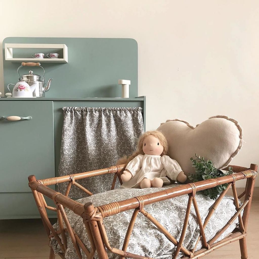 leolepirate's tweet photo. Merci @virginie.v.d.h pour la jolie photo ! Quelle jolie cuisinière 😉#leolepirate #northome#kitchen #pretendplay https://t.co/drMKPXrG3n
