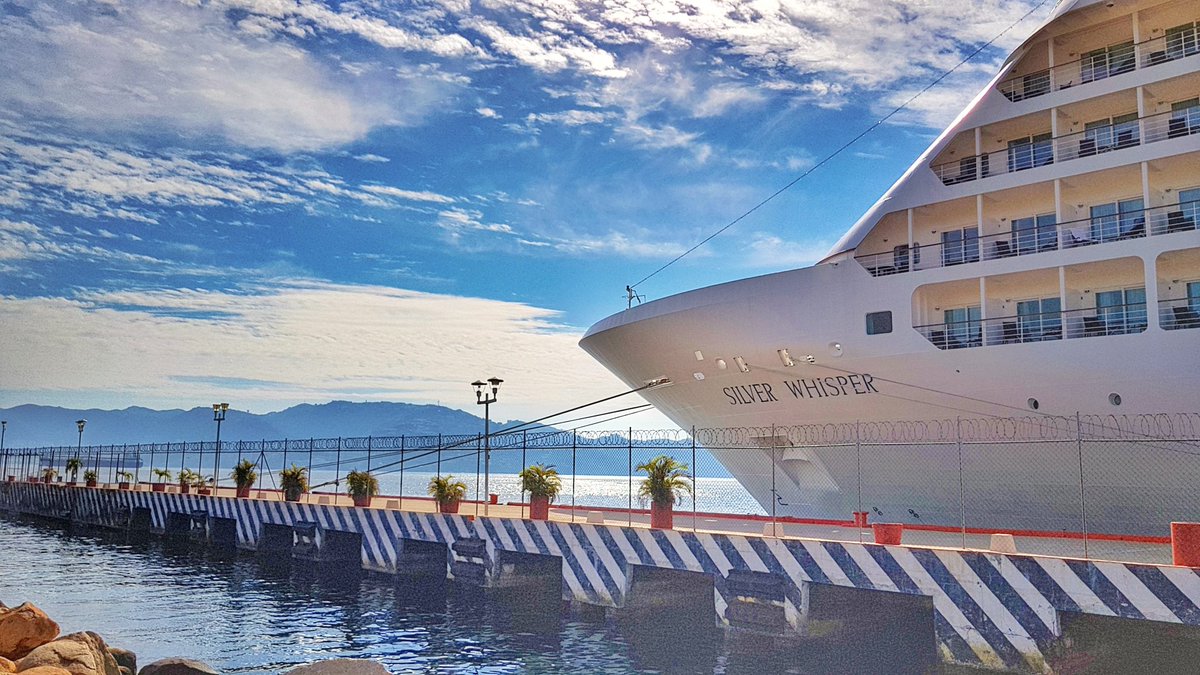 webcamsdemexico's tweet image. Vía @Sectur_Acapulco: Los pasajeros y tripulantes del Crucero #SilverWhisper @Silversea son recibidos por @Sectur_Acapulco  en un ambiente de fiesta deseándoles un feliz 2018.
Este Crucero es el 10° de la Temporada 2017-2018 y el 30° del año.