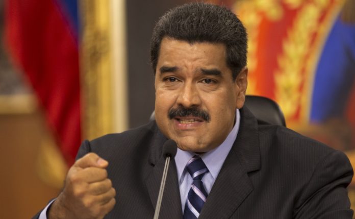 venezuelaaldia's tweet photo. El "regalo" de Maduro para el Año 2018:  Lanzó incremento salarial del 40% https://t.co/AMjlSO8vMg https://t.co/cXVbIGTnKc