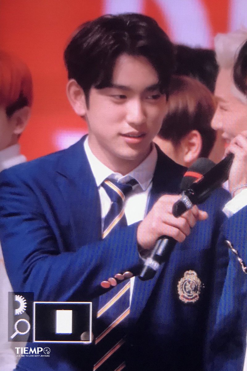 TIEMPO_JY's tweet photo. 171231-180101 MBC 가요대제전 #진영 #jinyong #GOT7 #18년도_잘부탁해😀 https://t.co/EJ2mMKfThc