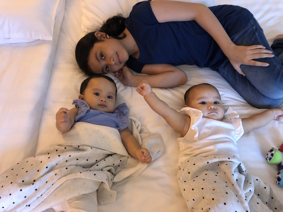 bayuoktara's tweet photo. Selamat Tahun Baru 2018.. Semoga semua harapan baik kita terwujud di tahun ini. Salam hormat dari kami berlima β #Happynewyear2018 #Bismillah #familystaycation #5ofUs https://t.co/eYphAtbNid