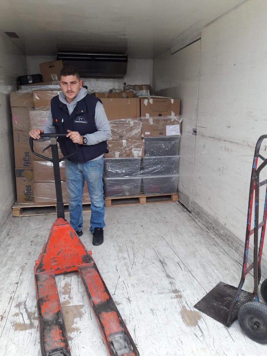 JoinCalAid's tweet photo. Samos Volunteers support displaced people living in on Samos, by identifying needs and sustaining informal educational activities and recreational projects for both children and adults. They received pallets of nappies, hygiene and mens clothes from us!
https://t.co/4J6S5XmY5j https://t.co/GsBfyLXkdw