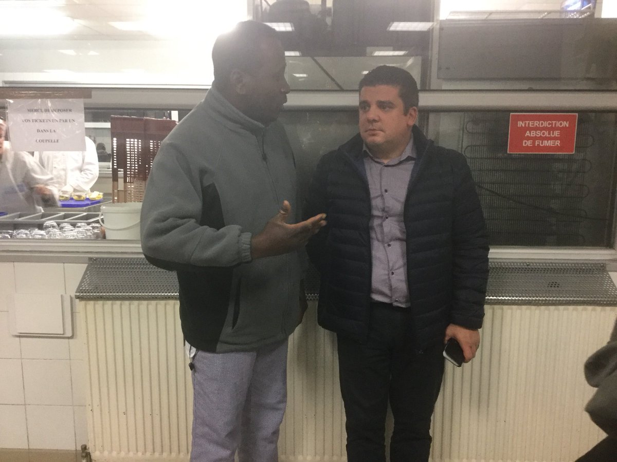 chrisalves81's tweet photo. Visite ce soir du resto social du Grand Ramier pour saluer les équipes et échanger avec les usagers #NouvelAn #solidarite #astreinte https://t.co/KAkVmHgJ0g