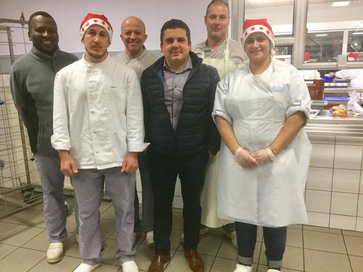 chrisalves81's tweet photo. Visite ce soir du resto social du Grand Ramier pour saluer les équipes et échanger avec les usagers #NouvelAn #solidarite #astreinte https://t.co/KAkVmHgJ0g