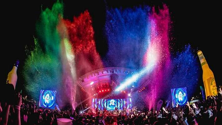 Raveolutionph's tweet image. 2017 HAS BEEN AMAZING! 

We wish you all the happiest New Year! Know that we are grateful and blessed to have each one of you in our 2017 journey! 

CHEERS TO 2018! 

Love from your RaveolutionPH Family! 

💙💚💛💜

#RaveolutionPH

📷 JaCas Photography