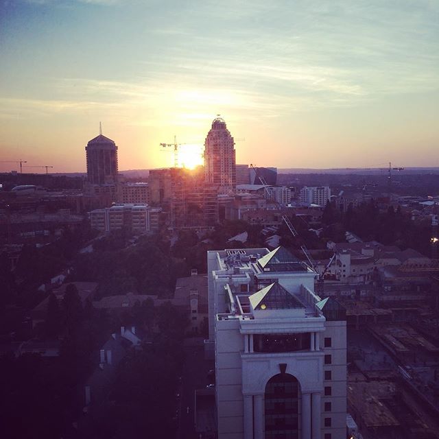 PuristCoffee's tweet photo. As the last 2017 sun sets over our beautiful city, we @puristcoffee are inspired and fully expectant for a 2018 packed with new and exciting opportunities - for both us as a company, and you, our valued clients! And of course, great coffee is a given! #johannesburg #welovethiscit https://t.co/KAzPQyC6Gc