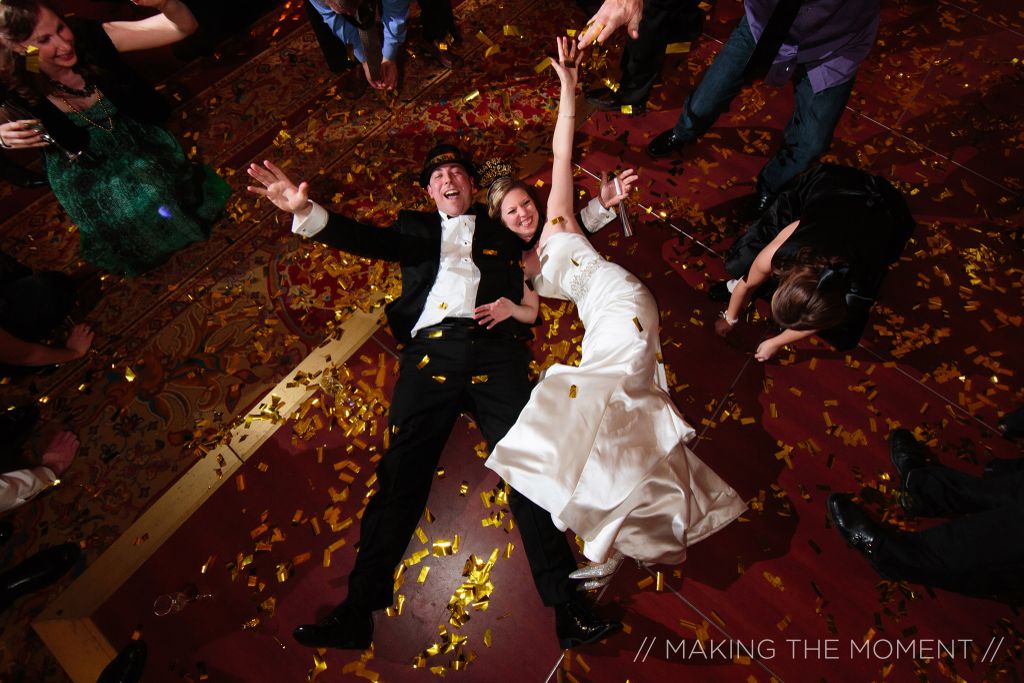 The right way to bring in the new year 🎉🎩👰🏼🎊 #MomentsMade Happy New Year! <a href="/rencleveland/">RenaissanceCleveland</a>