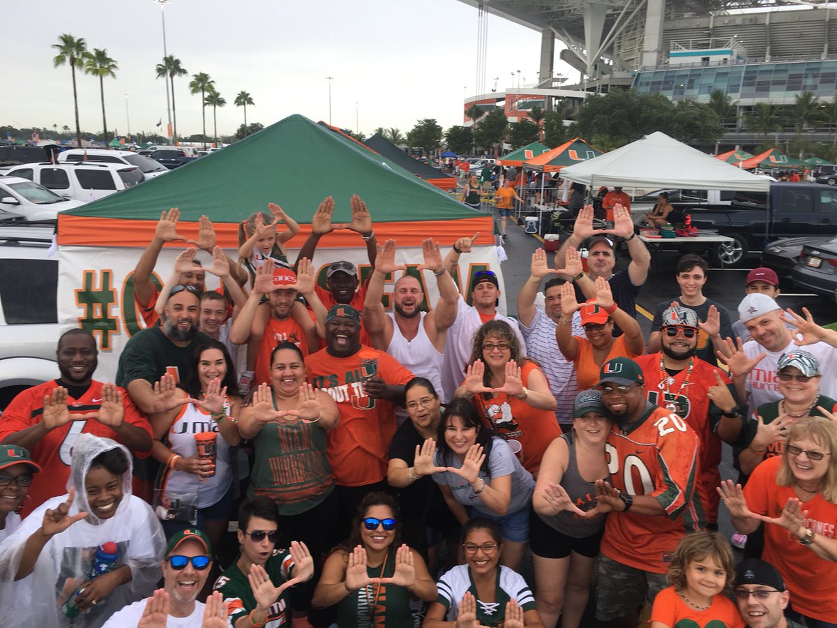 CutlerRidgeLAZ's tweet photo. Ain’t NOTHING Like The REAL THING💯💯💯 #CANESFAM #TailgateKINGS #GreenLotCrew2017 https://t.co/Os8njhT9ui