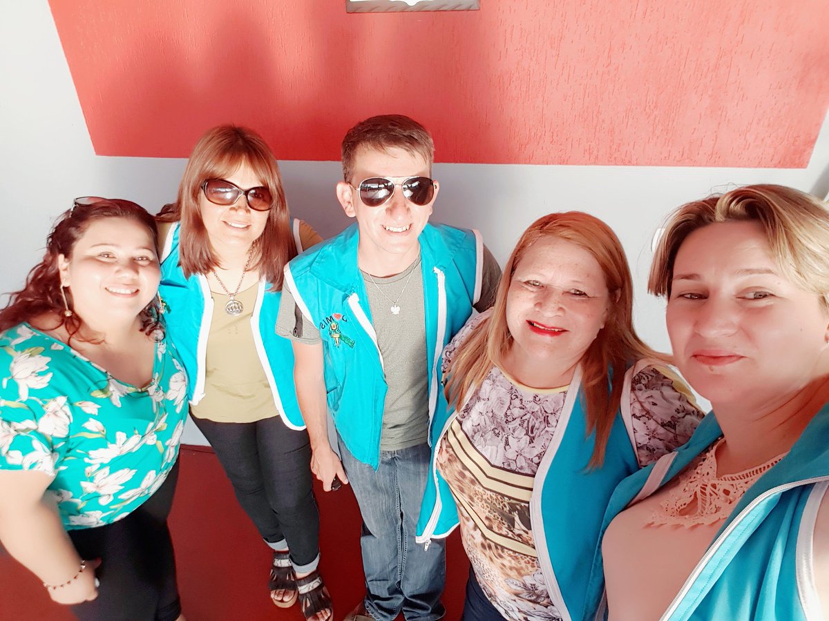 Laura_Noremberg's tweet photo. #Equipazo 💪💪💪 #SecRural 💞 Direccion De Enseñanza Rural Lic #EstelaTavares @lou792016 @goeobera @San51895358 @mariluleverberg @udpm_misiones #Feliz2018 🥂💞 https://t.co/f9mFGUsrSF