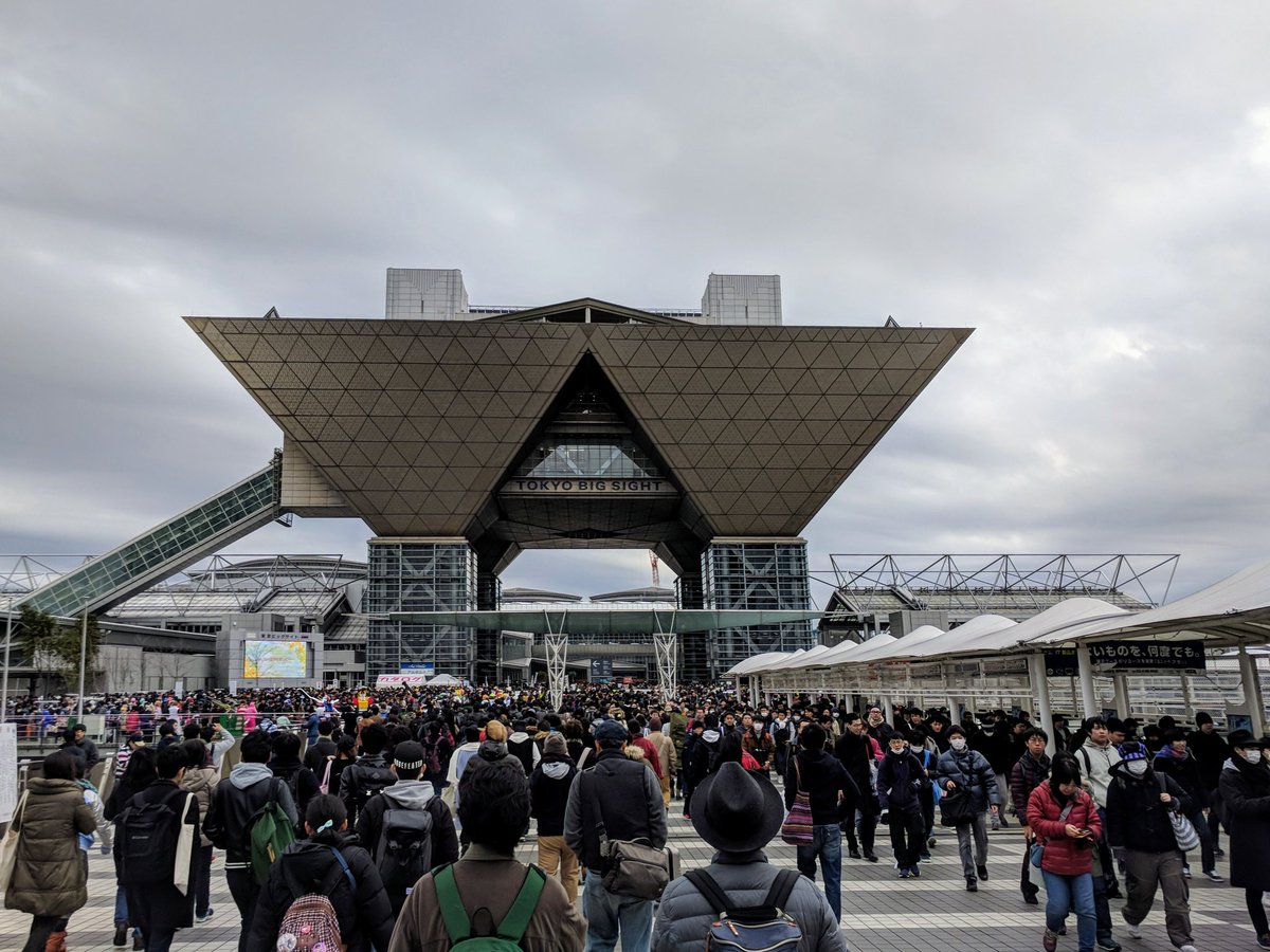 winstl's tweet photo. Day 2: Checked out Comiket and it's the largest congregation of people I've ever seen. I'm amazed at the patience people have. Spent the rest of the day eating and sightseeing in Odaiba and trying to avoid the New Year's crowd. Shoutout to the 1:1 gundam replica! https://t.co/Wgv3daDxlS