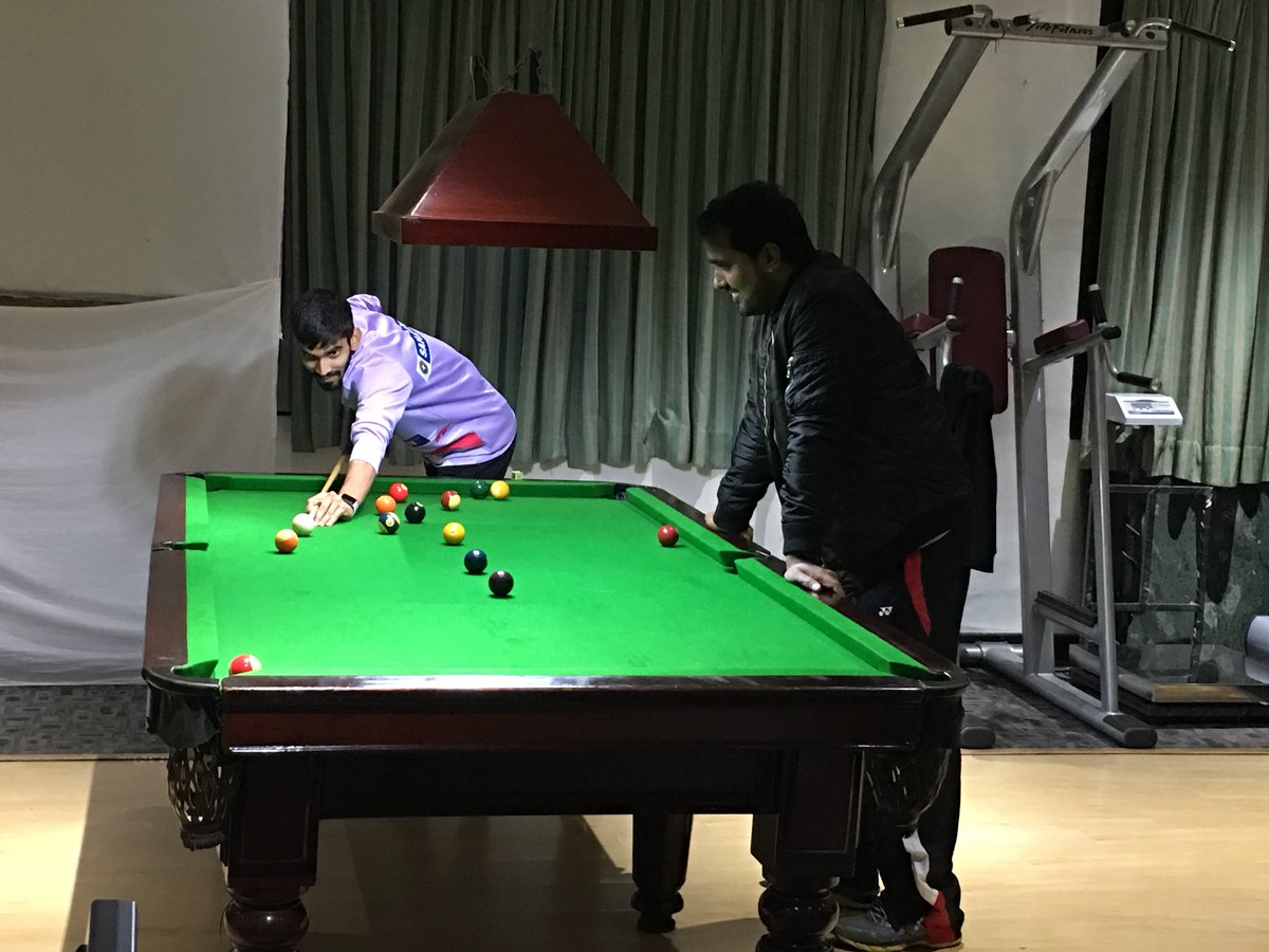 srikidambi's tweet photo. Something’s never change like @siyadathullah coaching me. Wish you all a very happy new year. #newyeareve #newsport #samecoach https://t.co/B8QHaM1hp7