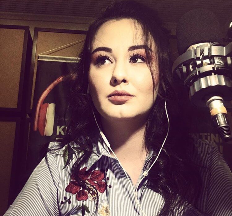 “Radio what's new? 
Radio, someone still loves you...” dediği gibi Queen’in; radyo sizin en yakın arkadaşınız olarak oralarda biryerlerde var olmaya devam edecek. Harika üç yıl geçirdik; bizi dinlediğiniz için teşekkür ediyoruz. 21:00’den 24:00’e yayındayız;
Mutlu yıllar:) 📻🎁