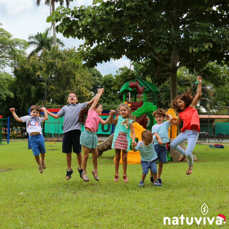 Natuvivapty's tweet photo. Para el 2018 queremos seguir viendo a nuestros pequeños felices, asegurándonos de seguir alimentándolos de una manera sana. Les deseamos un prospero año nuevo a toda nuestra #Natufamilia. 
#natuviva #comidaescolar #panama #colegiosanagustin #balboaacademy #somoscrp https://t.co/y9rJgU5Pgo