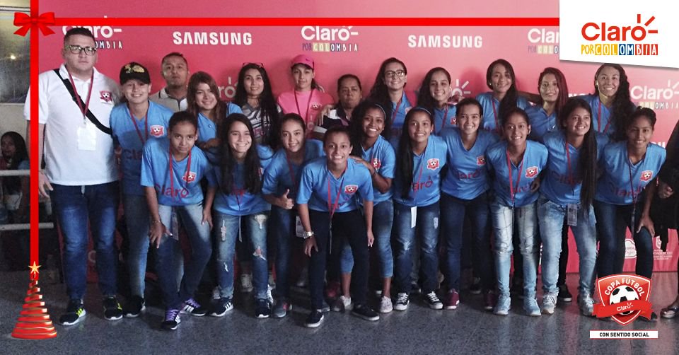 Recuerdos,👧👦 amigos y muchos goles ⚽ nos dejó este maravilloso año.🎅🎄 #SomosCopaClaro 🏆