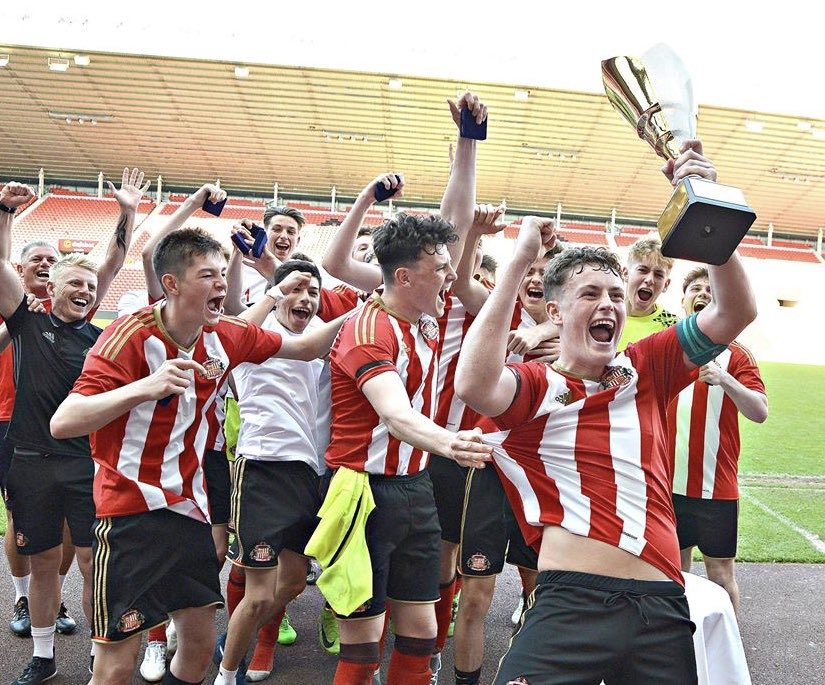 SAFCFoL's tweet photo. MAY: Our #Monkwearmouth @FoLScholars rounded off an amazing debut season winning the @NFYLU19 Midlands/North League and #NFYLTrophy double at the @StadiumofLight #FOL2017 #YearInReview2017
https://t.co/zxLWG7E95r https://t.co/57NXC9a4WO