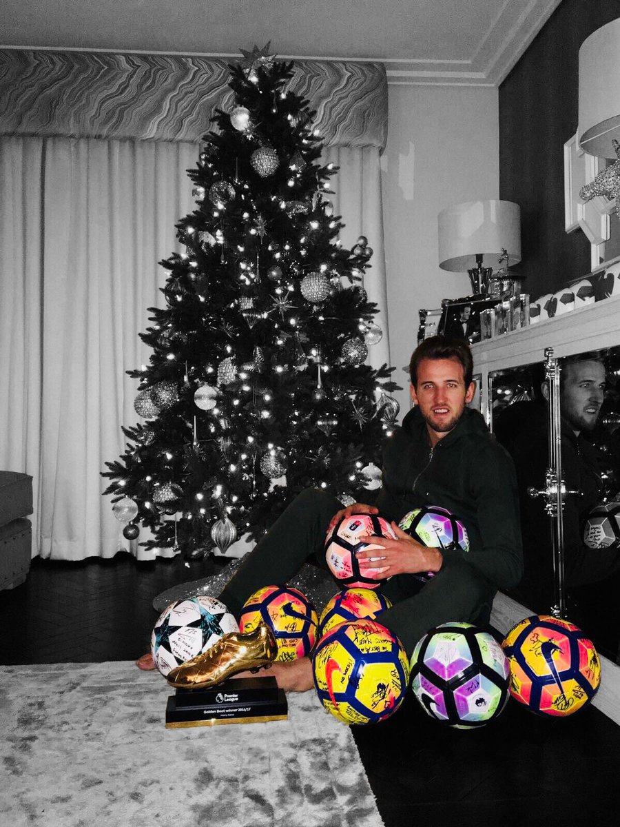 HKane's tweet image. 2017 has been good to me. Bring on 2018! #Hattrickballs #Goldenboot #HappyNewYear