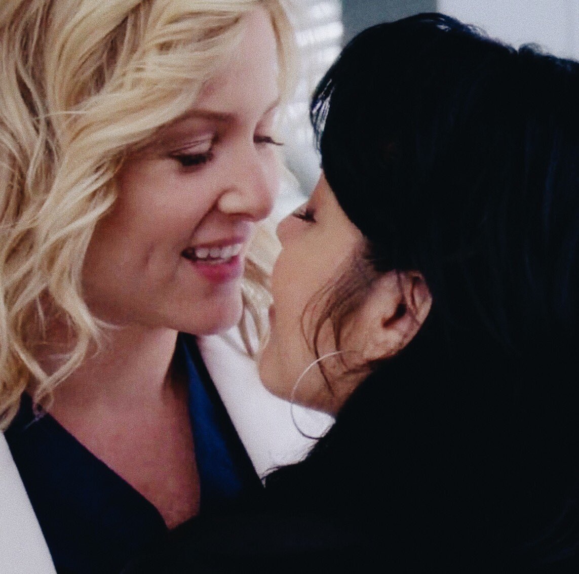 SRamirezAlways's tweet photo. 📸|| #2018NewYear Wishing everyone a Happy New Year. 2018 is to be performed for all Fan Calzonas. Peace and much love in our lives. #greysanatomy #CalzonaForever2018 #SRamirez #Jcapshaw #Capmirez 🌈✊❤ https://t.co/2zFceDF4Gc