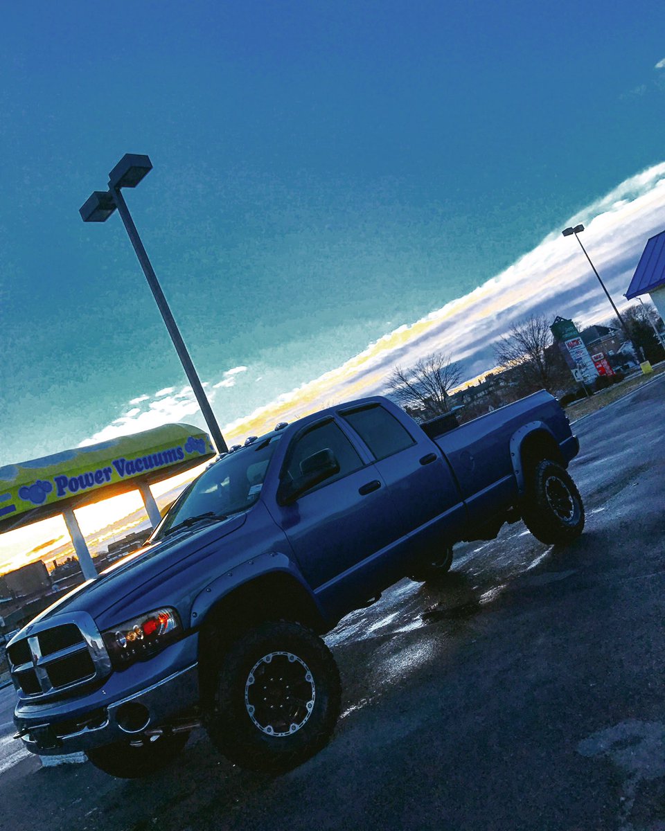 Marshy65x's tweet photo. My New Years resolution is to have this thing making some money 💰👨‍🏭 #weldingrig #onepieceatatime #weldmoney https://t.co/stpYlAkJn2