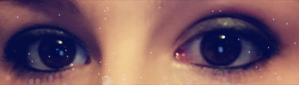 LhiraTV's tweet photo. Je crois avoir réussi mon maquillage pour ce soir !!!
#tropfiere 😂
🍾🥂Bon réveillon à vous tous 💕
#Reveillon2018 #FIN2017
À l'année prochaine 😊 https://t.co/z73VFbo3am
