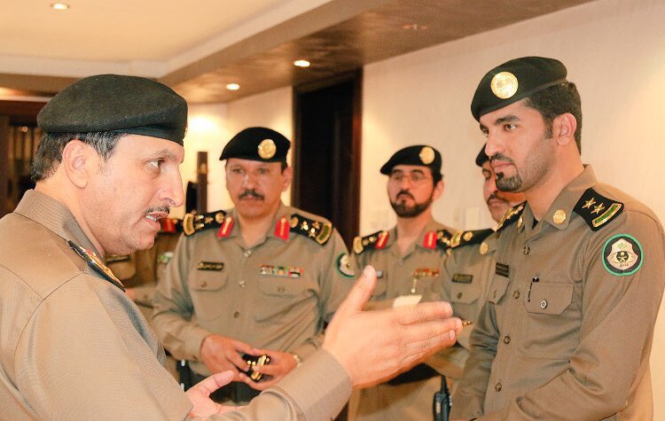 tg_1818's tweet photo. مدير ادارة مرور المملكة 
العميد محمد البسامي 

 يعلق رتبة النقيب / مزيد ابراهيم المزيد 

الف الف مبروك عقبال المراتب العُليا https://t.co/y0YK6WqDbt