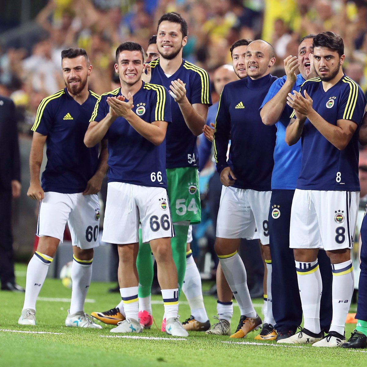 karakocc10's tweet photo. Yeni yıl hepimize sağlık, mutluluk, huzur ve şampiyonluk getirsin #fenerbahce https://t.co/vZk9YAS3uy