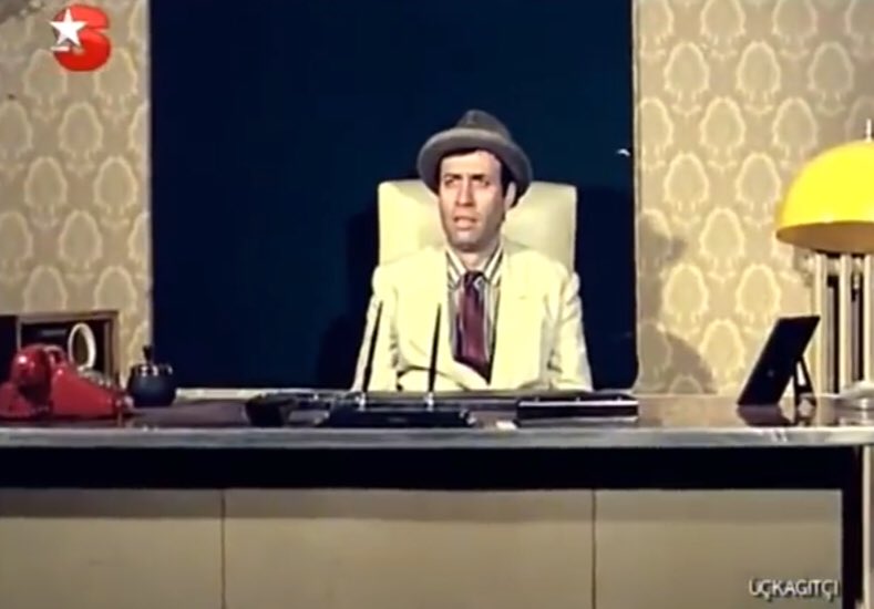 Linoge On Twitter Eger Bu Aksam 22 36 50 De Kemal Sunal In Uckagitci Filmini Izlemeye Baslarsaniz Tam Belediye Reisinin Olumu Icin Yapilan Geri Sayim Bittiginde Yeni Yila Girersiniz Https T Co 51ukbygzvi Twitter