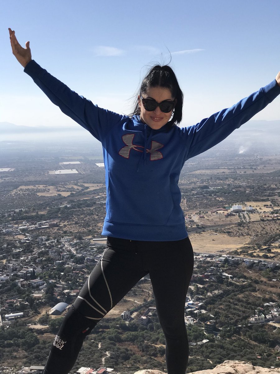 SoniaBravoofi's tweet photo. #UltimoSabado2017 #subiendo #LaPeñaDeBernal #SoniaBravo #SoniaBravoFans https://t.co/l5hkzU41ac
