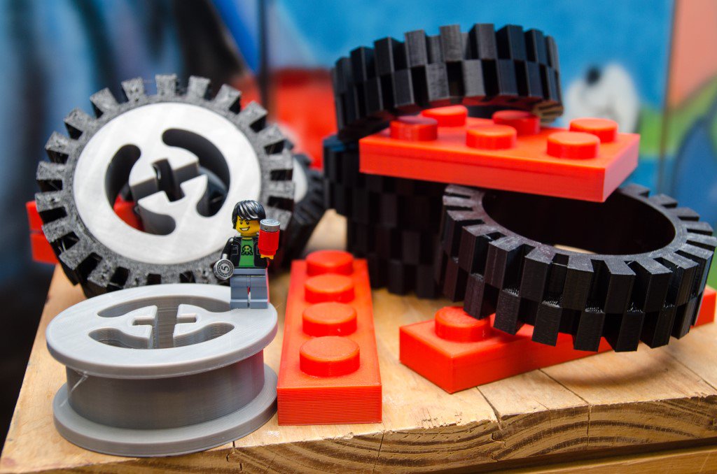 geekc0der's tweet photo. Day 365 of #3dprint365. #3dprinted Large Lego Go-Kart Parts 
Today it was all about wheels! The final pieces for the large lego go-kart :) 
#3dprint #3dprinter #thingiverse #makersgonnamake #lego #technic
Sponsored by https://t.co/tLQKcd3LQb https://t.co/MSDE6J8pzh