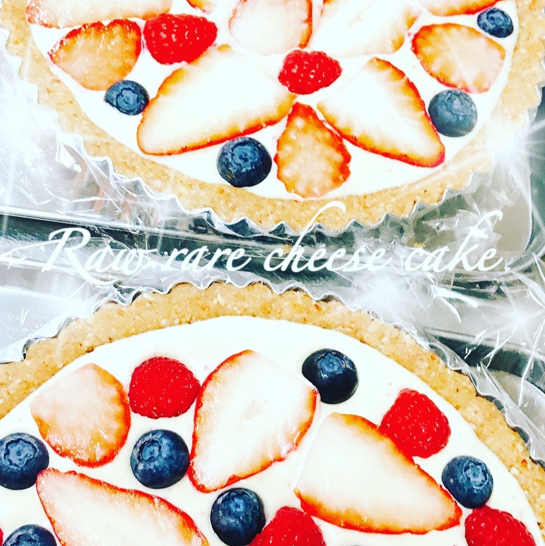 vegetablesmile_'s tweet photo. スペシャル☆ローレアチーズケーキ

グルテンフリー☆シフォンケーキ

グルテンフリー☆パウンドケーキ

今年最後のスーパーフードでロー&amp;グルテンフリーなスイーツたち！

ありがと～(o^^o) 詳しくは https://t.co/6QbaIIb4fA https://t.co/Ht0eP6WivP