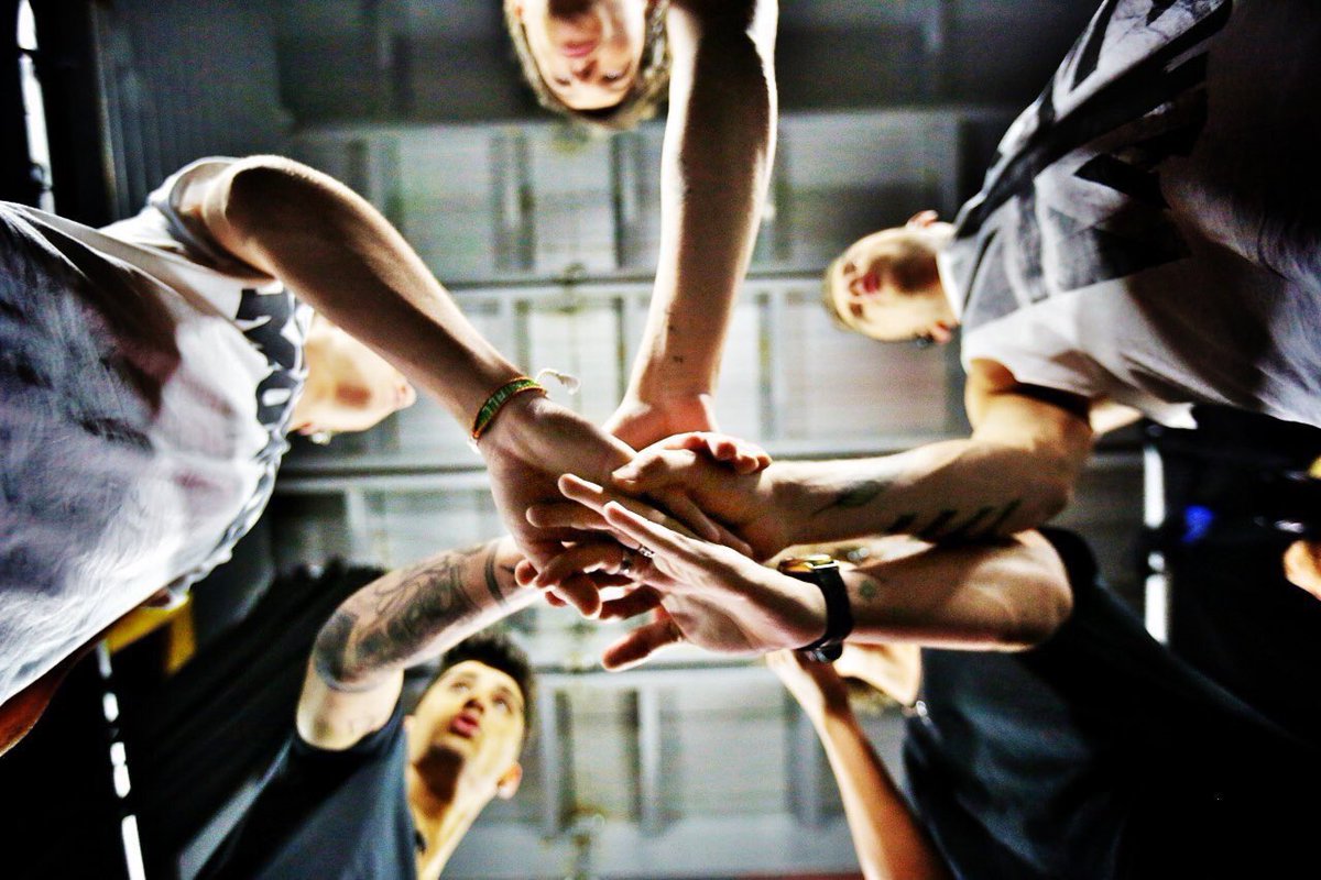 One_D_22's tweet image. Ｈａｐｐｙ Ｎｅｗ Ｙｅａｒ 🐶🧡

Dirさん今年もよろしくお願いします☝🏻️

新年早々Liamに泣かされた😢💭
メンバータグ付けほんまにやばいし
Zayn入ってるし最高パパ！！😭🌈

やっぱり"One Direction"は５人 .