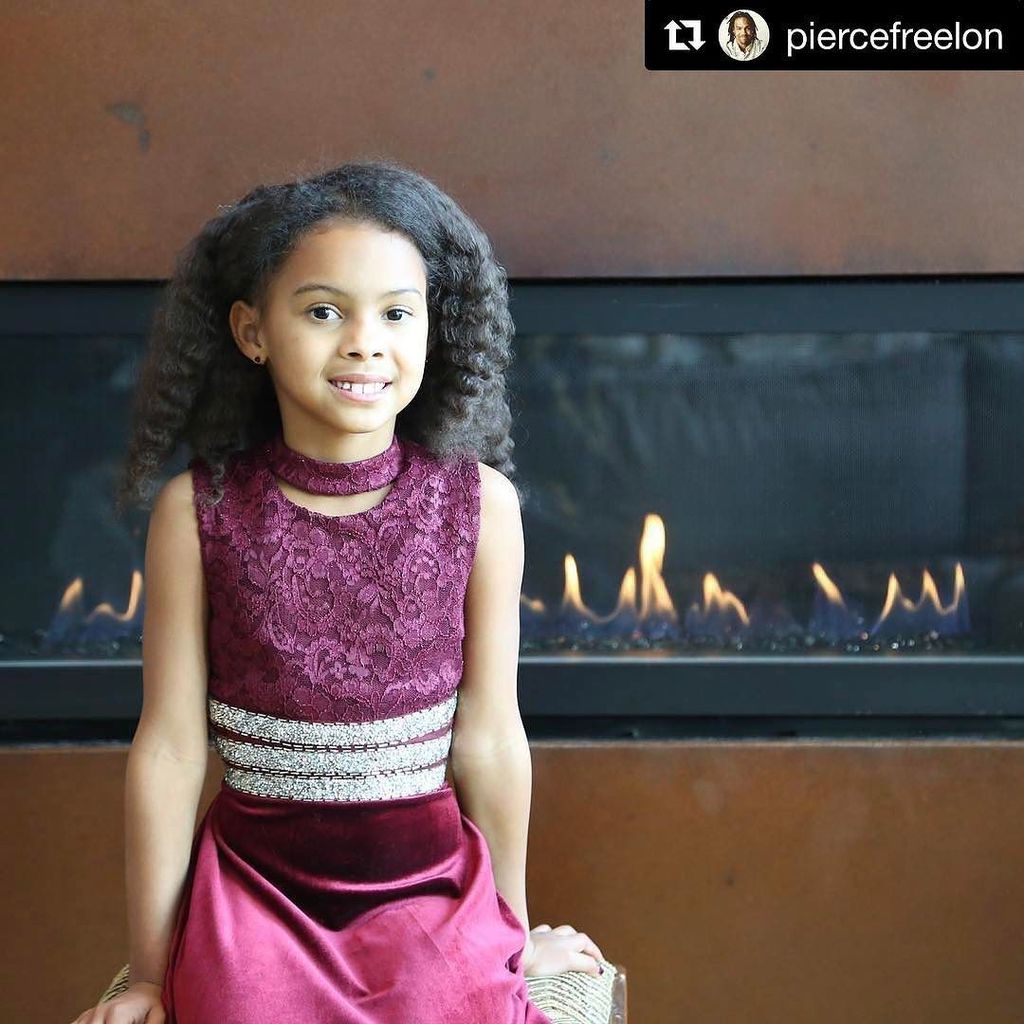 WeSearchBlog's tweet photo. #ExquisitePeople @piercefreelon
・・・
Our creative and powerful daughter asked me to photograph her. She picked the outfits and my mom did the styling. I'm still processing how fast she's growing, my cosmic Star girl #Fatherhood #nofilter #portrait #daddydaughter https://t.co/0iv7tzN0rR