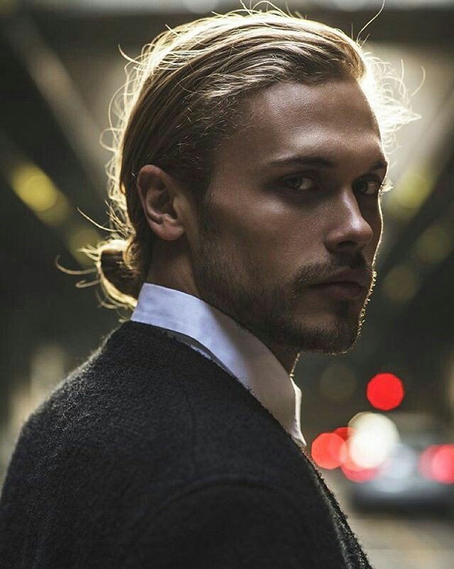 SkyeGi_'s tweet photo. Como tengo una mi manía de buscar inspiración con los personajes de las novelas que leo pues estos dos me recuerdan Sebastián St. Vincent y Evangeline Jenner de la novela El Diablo en Invierno de Lisa Kleypas. #WhileReading https://t.co/wF35r9ya3E