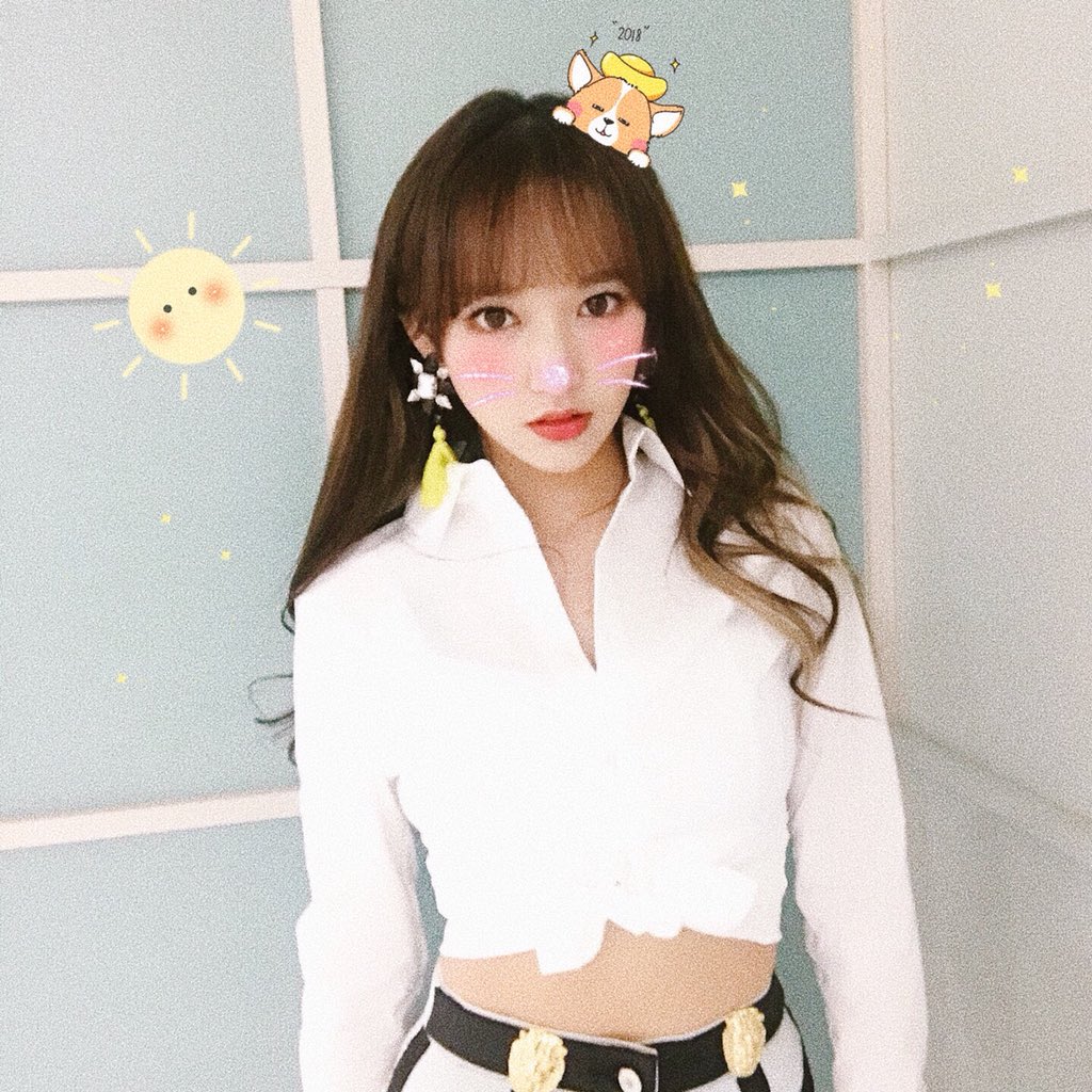 cxsoftbot's tweet photo. it’s still 2017 where i live but happy 2018! i hope u have a good night, stay safe and spend the year surrounded by people who love u! 💖 also thanks for following this acc even though i suck at updating regularly, i love u all 💗💕💒🍧🍭🍼 https://t.co/S4P3l0dJNZ