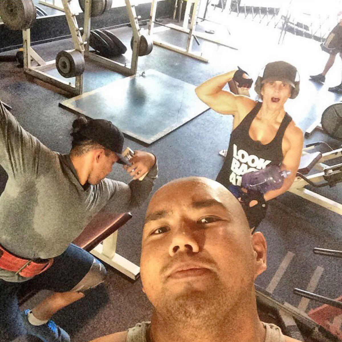 _PacificFitness's tweet photo. Final #flexfriday of #2017 at #pacificislandfitness #newyear #gymlife #hawaii https://t.co/1hwHaXr8LI