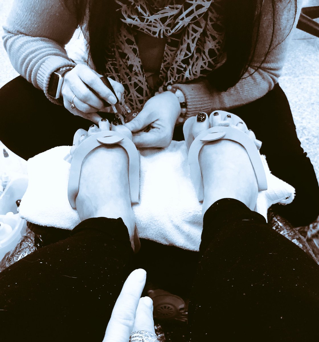 EricaDeLong's tweet image. I’ve been in and out of nail shops for years &amp;amp; never painted my nails black... for 2018 we’re going black sparkle!  #Fearless #BadAss #NotLookingBack #Rebel with sparkle of course :)