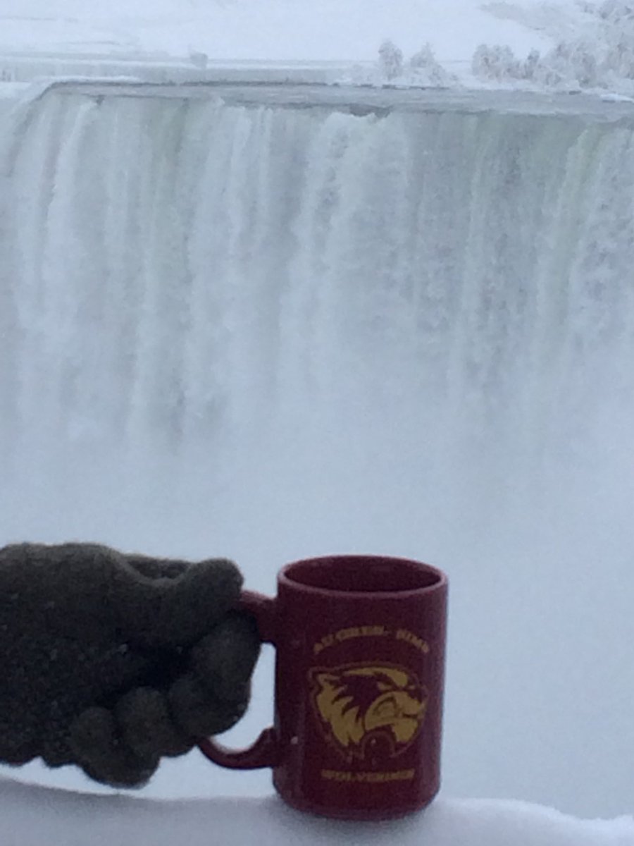 hollygordon106's tweet image. The mug it to Niagara Falls.  @AGSschools #mugchallenge