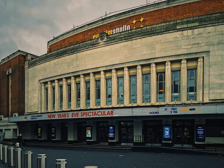 alex_jrobertson's tweet photo. Tonight I'm gonna be filming @ClubDeFromage's NYE Spectacular @EventimApollo for @ThreePiers. Excited is an understatement. #NYE2017 https://t.co/wcPqKaurnd