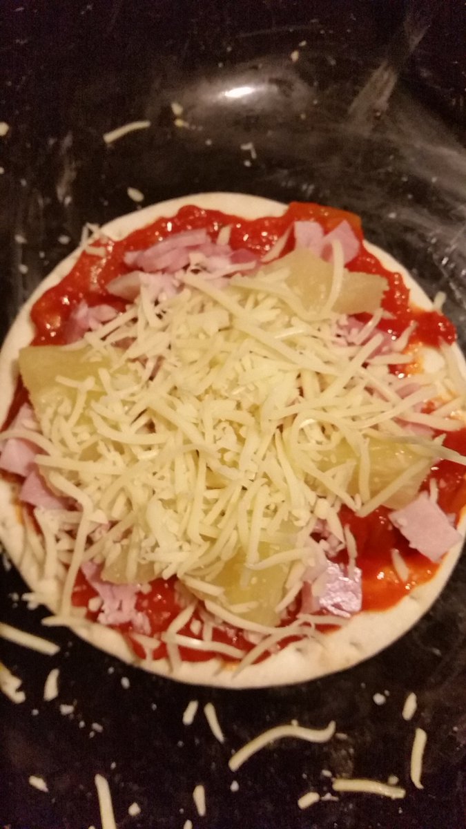 Tarheel1311's tweet photo. #pizzaparty #pizzapizza #pizzaHawai #ananas #twitterrel #sorrynotsorry 😋😋😋 https://t.co/ZVqLsMWk1n