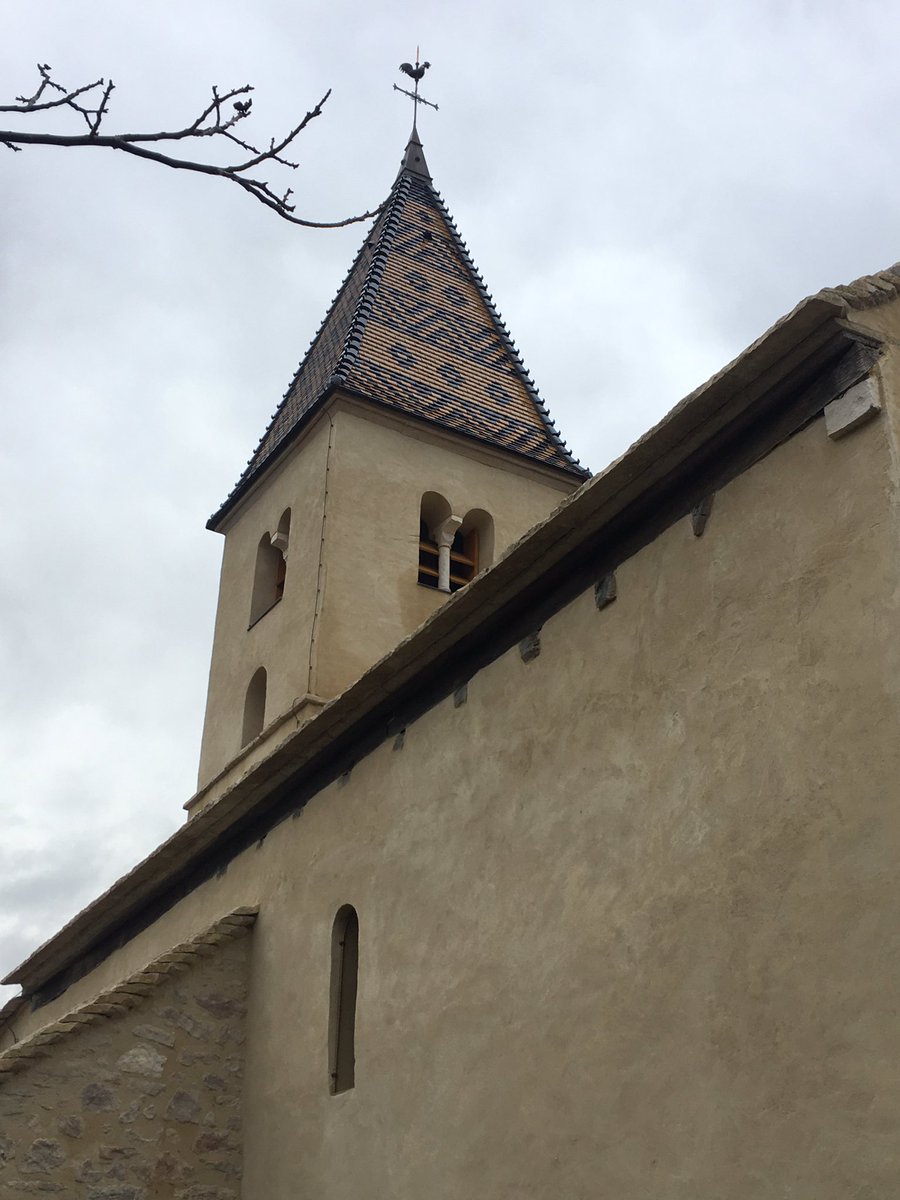 LevyGuillaume's tweet photo. En 2018, prenons soin de nous, de nos proches et de notre patrimoine. Voici l'église romane de #Fixey (Xe siècle), en Côte d'Or, qui vient de bénéficier d'une merveille de restauration. Bonne année 🎊🥂 https://t.co/ntkqpI0JLL
