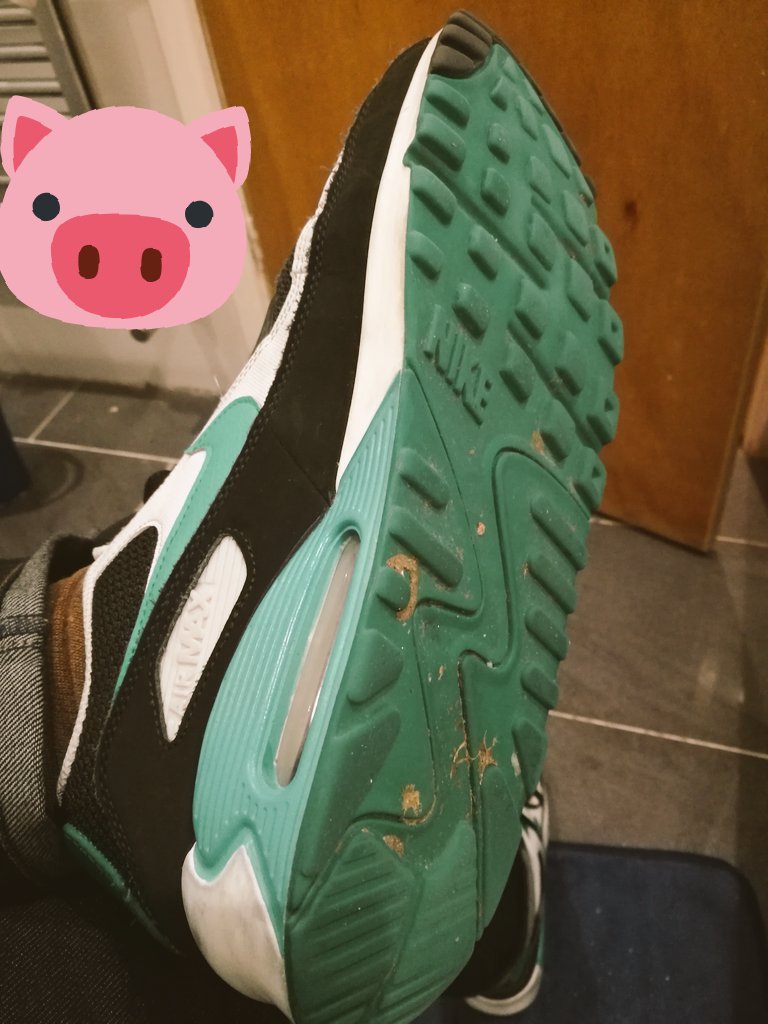 CashMasterDave's tweet photo. Where your tongue wants to be... Licking these #airmax clean.. #findom #paypig #cashfag #alphamale #footslave #footfag @underdeskloser @rtsucker @find0m https://t.co/pnOjjPY3EN
