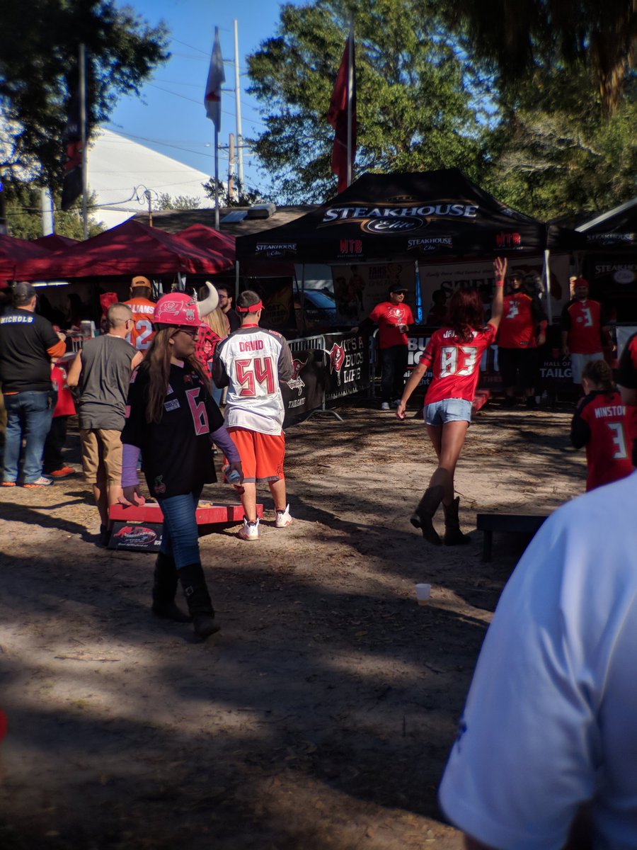 Pinnaql3's tweet photo. Last one this year... @WhatTheBuc Tailgate #TailgatingWithAPurpose #BUCS https://t.co/cds63axtRw