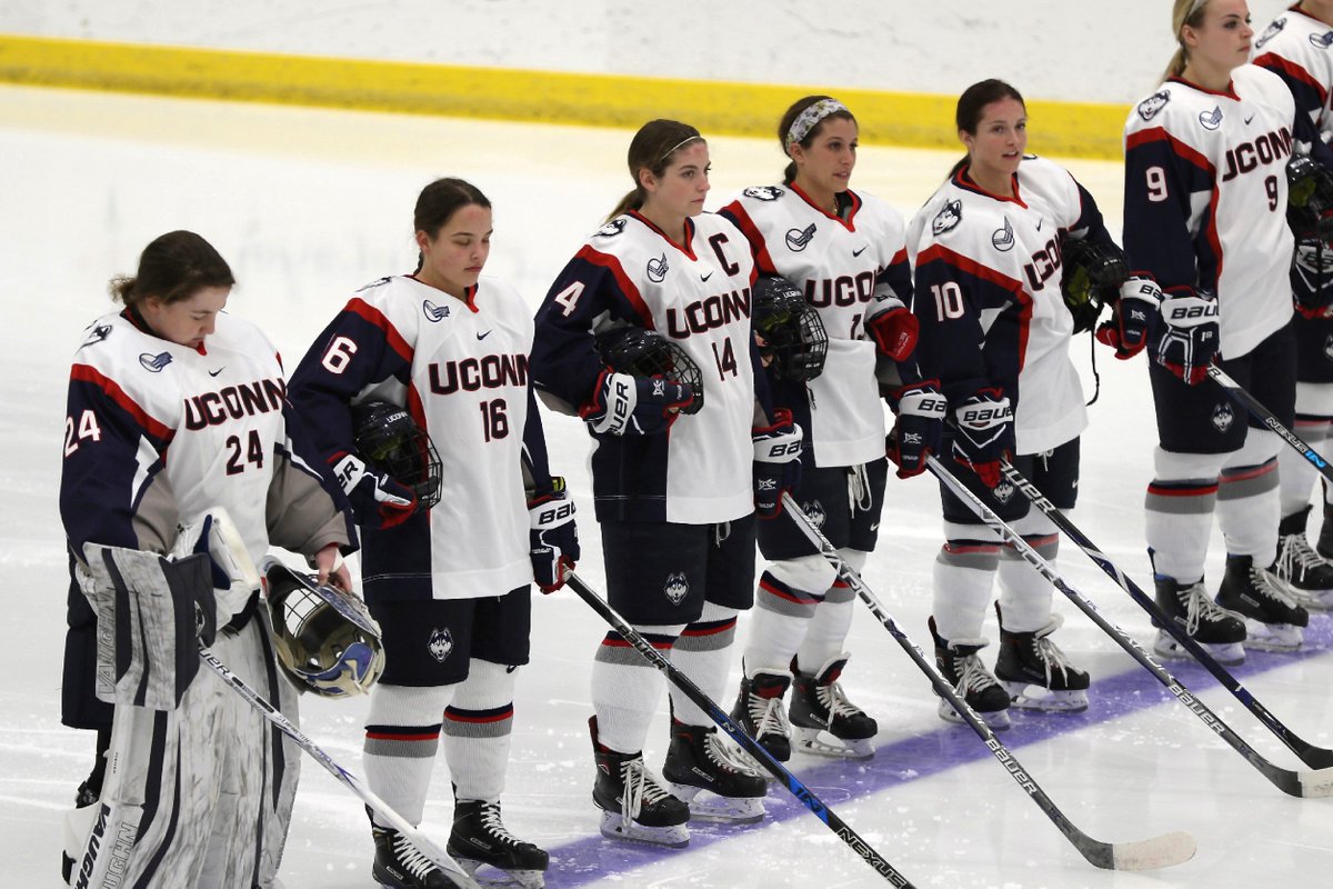 UConnWHOC's tweet photo. Huskies look to finish 2017 with a bang....puck drop at @Dartmouth_WIH coming up! #LeadThePack https://t.co/XT5rwS97Wz