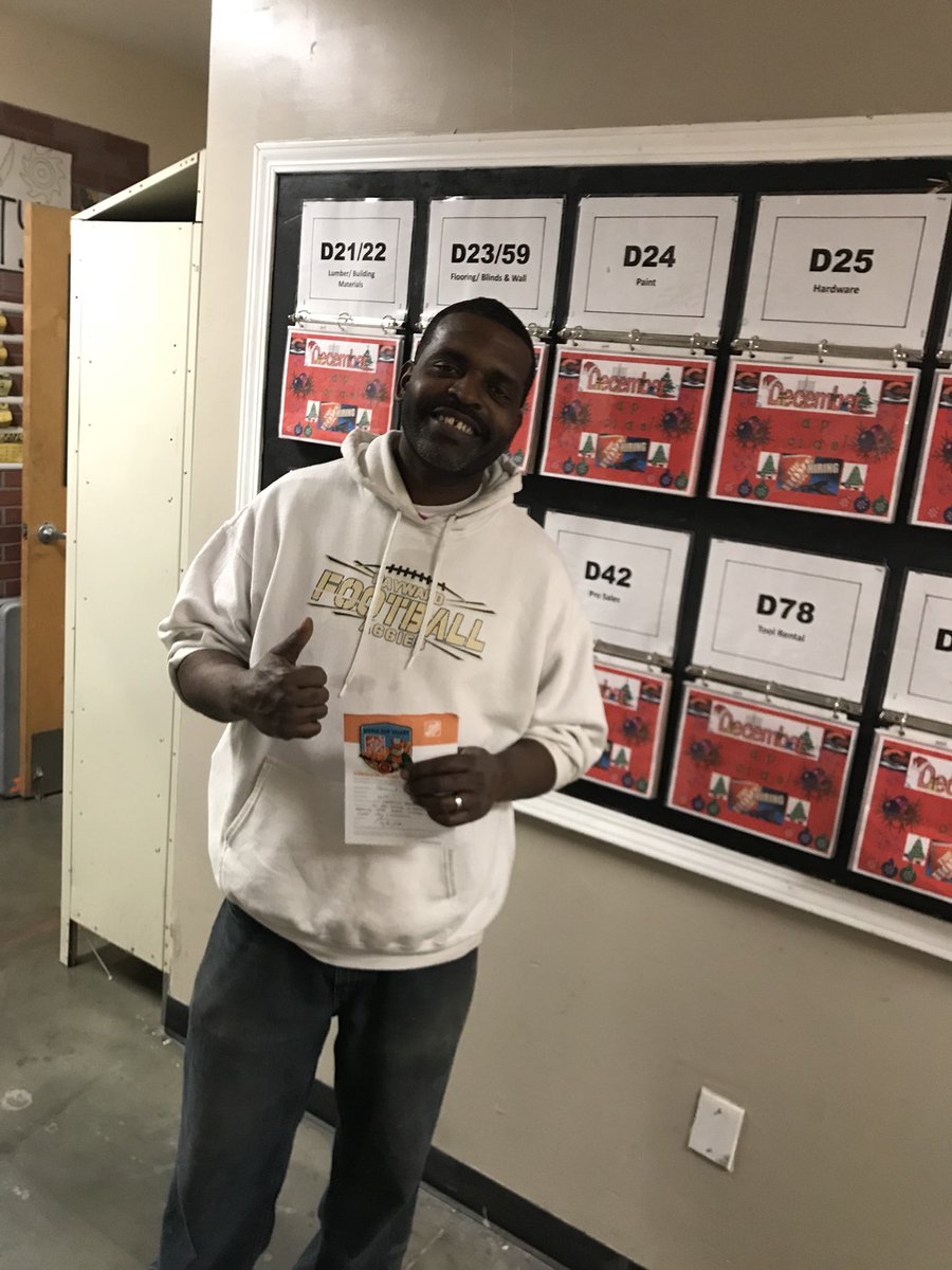 asm0635pacnorth's tweet photo. Samuels first homer award! He has been making a visible impact on the departments maintenance and customer service! Thank you for what you do! #haywardgoeshard @DaleSMTHD https://t.co/w0tpKYaBbc