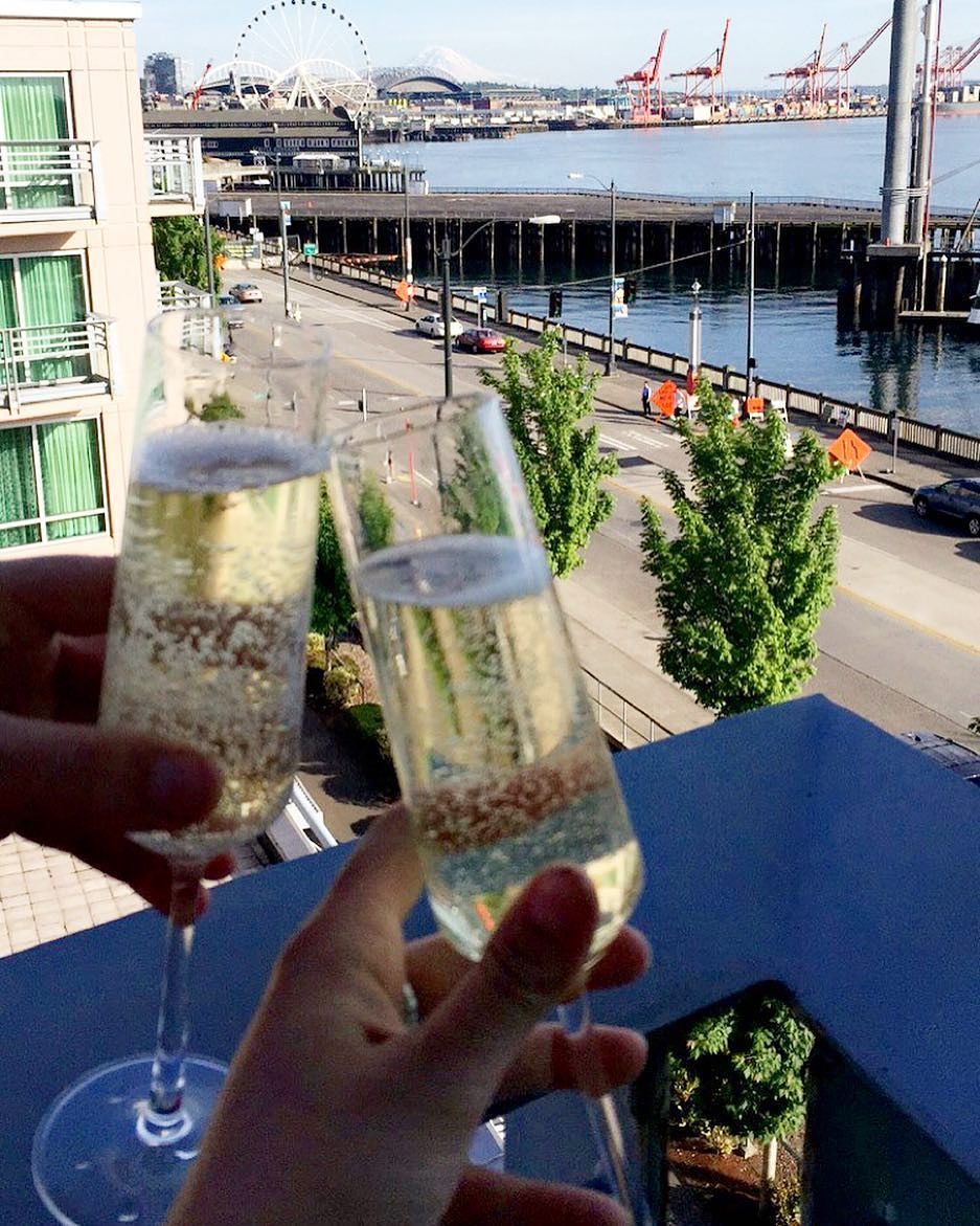 Happy New Year's Eve! It's all bubbly &amp; Bay views here at #SeattleMarriottWaterfront. 📷: harrisgb4557

#Seattle #EmeraldCity
