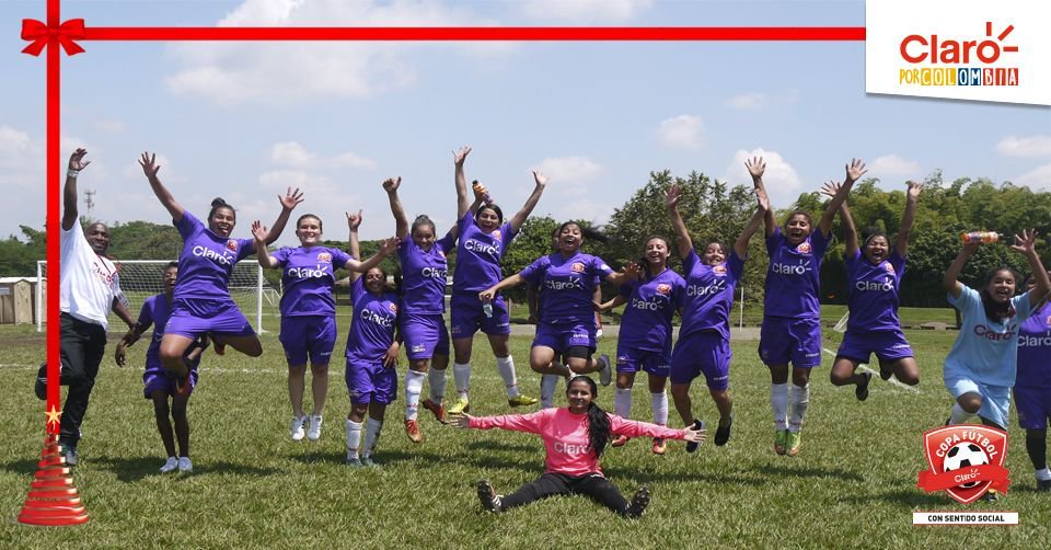 El trabajo en equipo fue fundamental durante este 2017 para todos nuestros futboleros: el resultado, una gran final. 🎉
#SomosCopaClaro 🏆