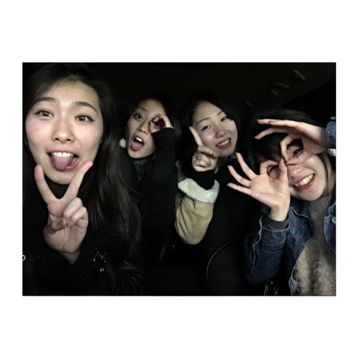mrkmked0's tweet photo. あけましておめでとう🤪🌟
おみくじ大吉幸せ感じたーー
やっぱり面白かたけど
睡魔には勝ちきらんや💭
ありがとう3人ちゃん💋💋 https://t.co/1L2twKI1wq