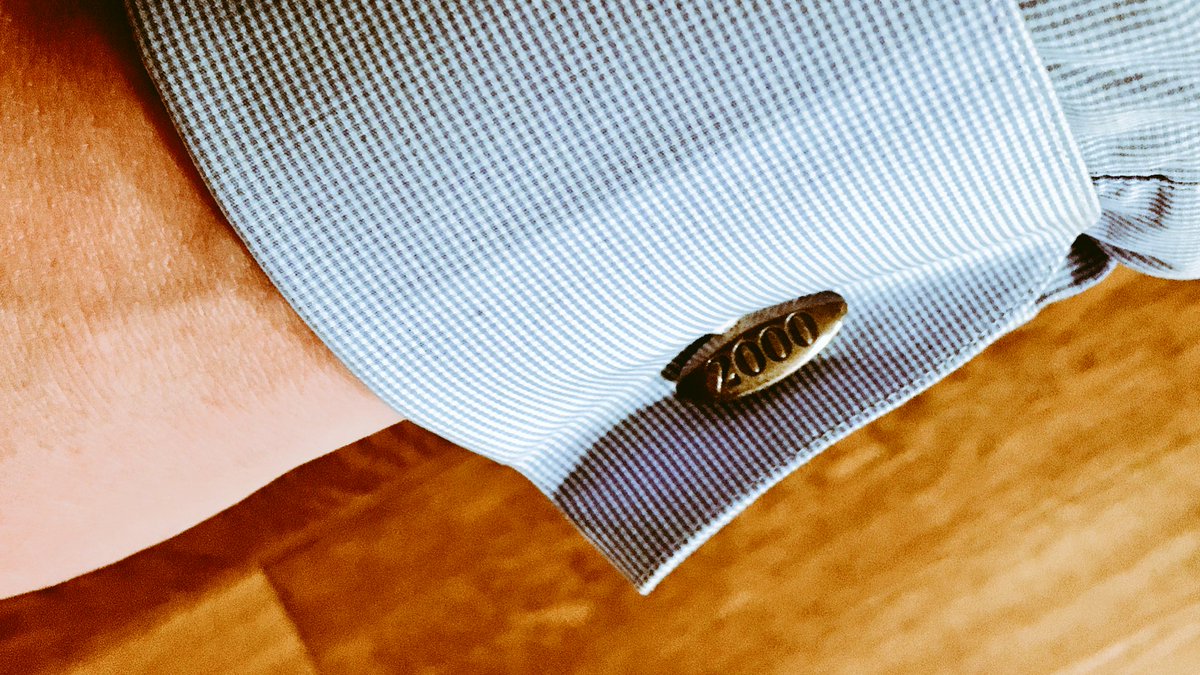 Ups, meine Manschettenknöpfe werden heute volljährig! Darauf einen guten Roten 🍷 #Welcome2018 #Silvester2017