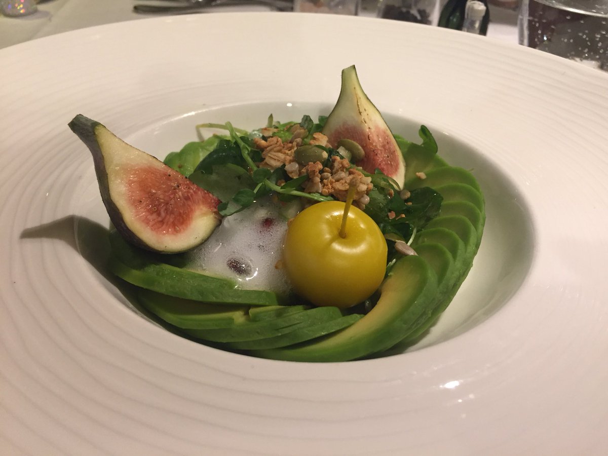 Peter4tax's tweet photo. Having a great time @Champneys #ChampneysSprings NYE gala dinner - #veganfood @TriciaCaputo @QFSheSaid @TheVeganSociety #NewYearsEve ๐๐๐ธ๐ฅ https://t.co/BIAzKUxXuS